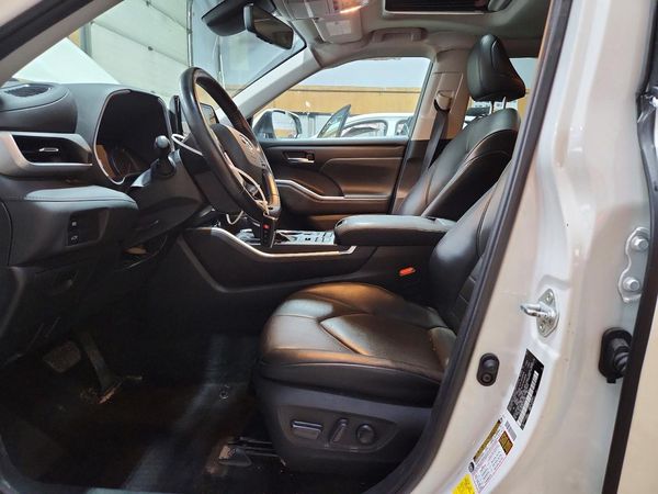 2021 TOYOTA HIGHLANDER XLE Nav