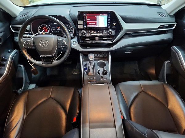 2021 TOYOTA HIGHLANDER XLE Nav