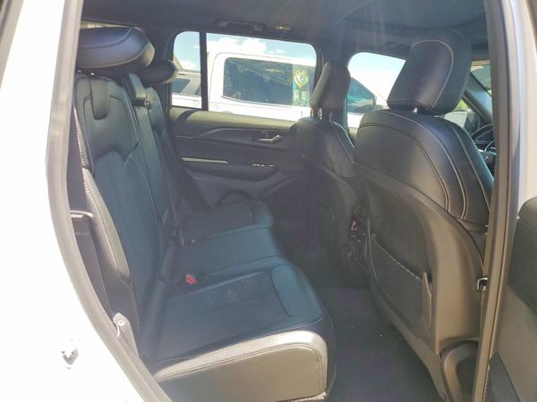 2024 JEEP GRAND CHEROKEE LAREDO 4X4
