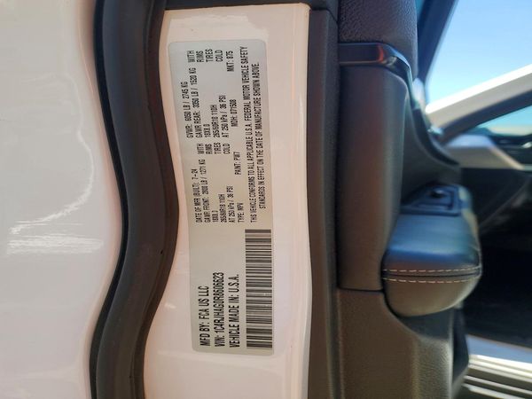 2024 JEEP GRAND CHEROKEE LAREDO 4X4
