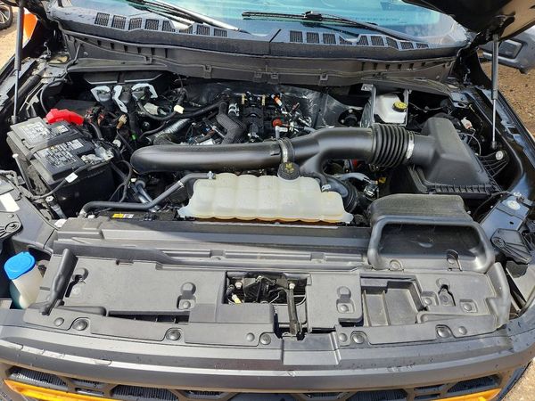 2025 FORD F150 Tremor — Engine bay