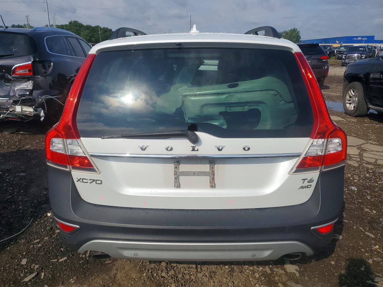 2014 VOLVO XC70
