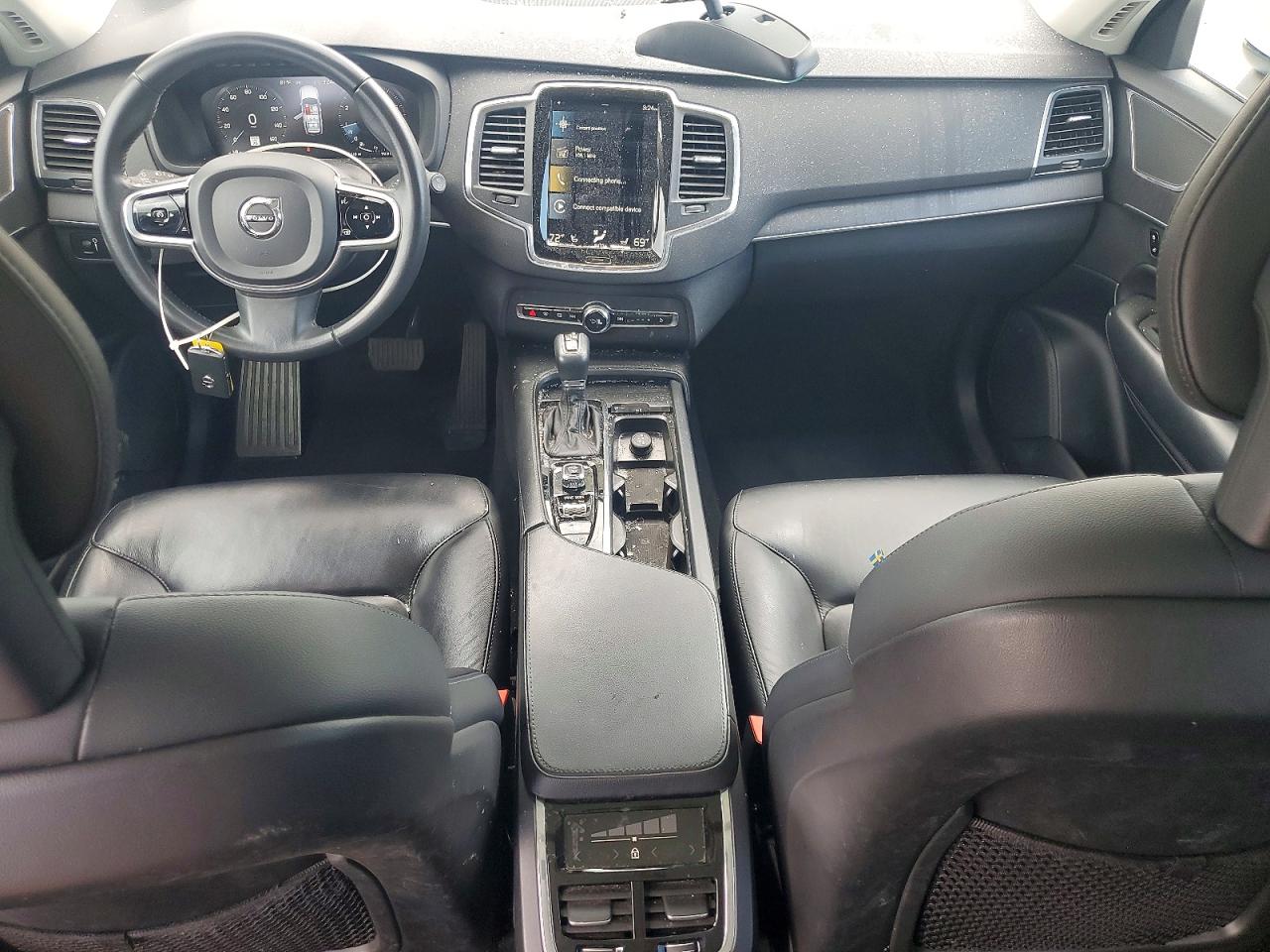 2020 VOLVO XC90 Momentum
