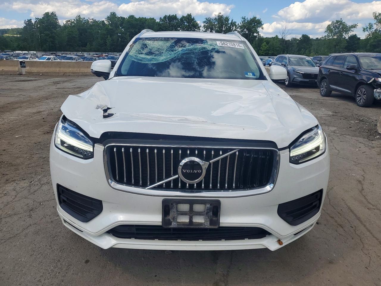 2020 VOLVO XC90 Momentum