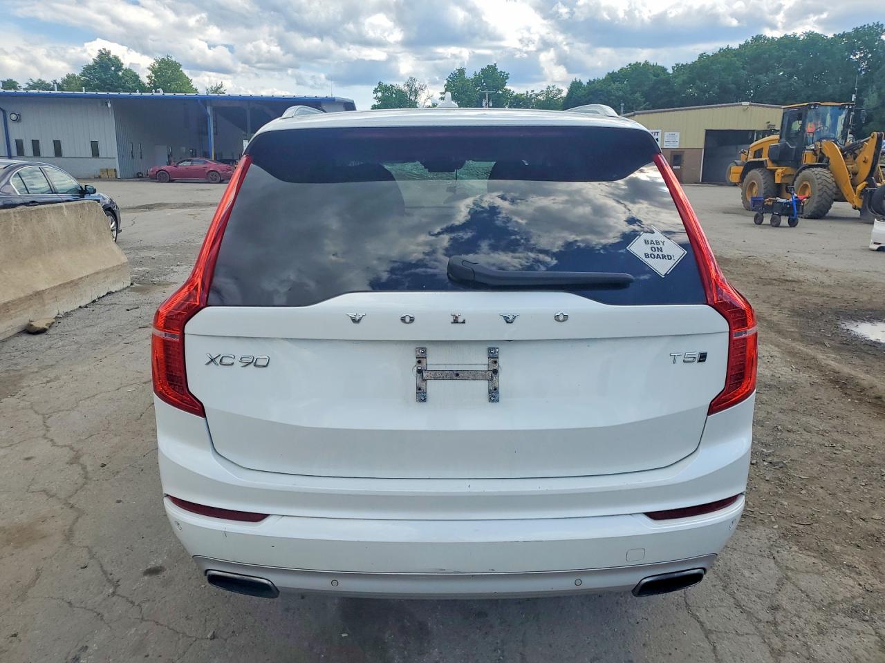 2020 VOLVO XC90 Momentum