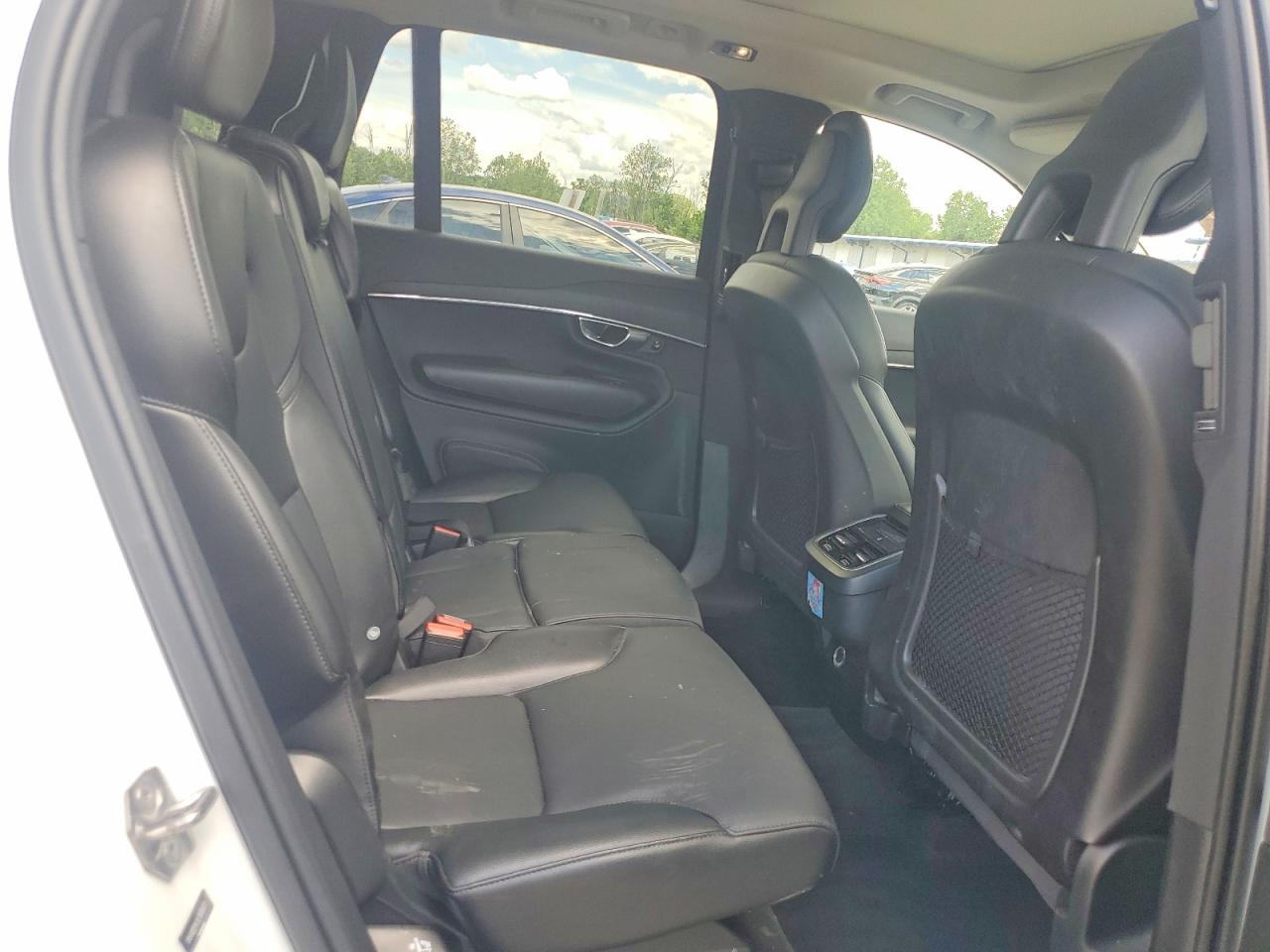 2020 VOLVO XC90 Momentum