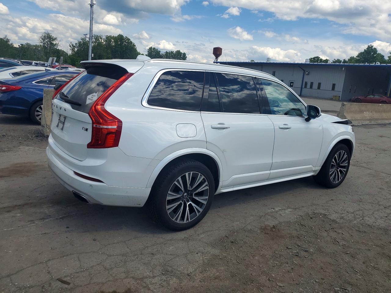 2020 VOLVO XC90 Momentum