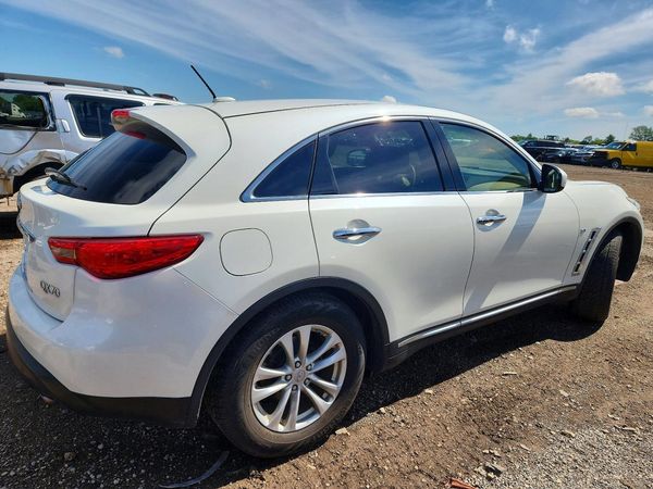 2017 INFINITI QX70