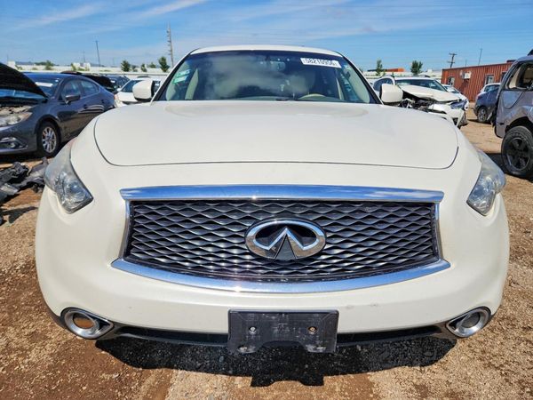 2017 INFINITI QX70