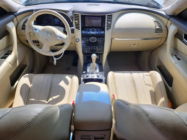2017 INFINITI QX70