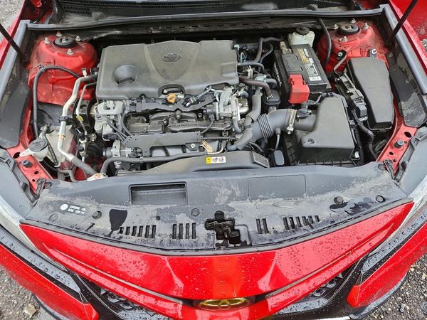 2019 TOYOTA CAMRY XSE — Engine bay