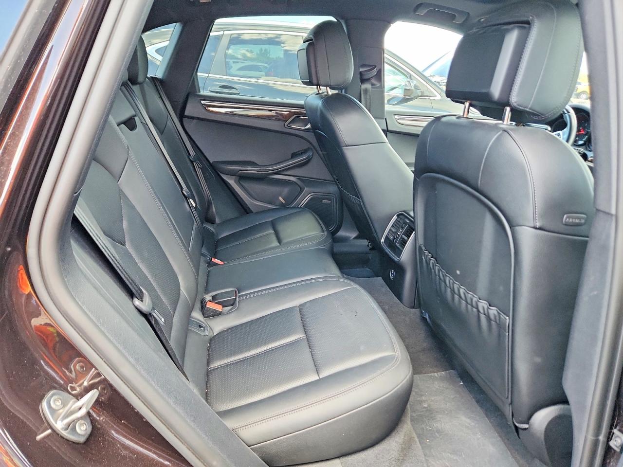 2021 PORSCHE MACAN Base