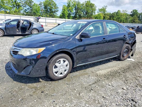 2014 TOYOTA CAMRY