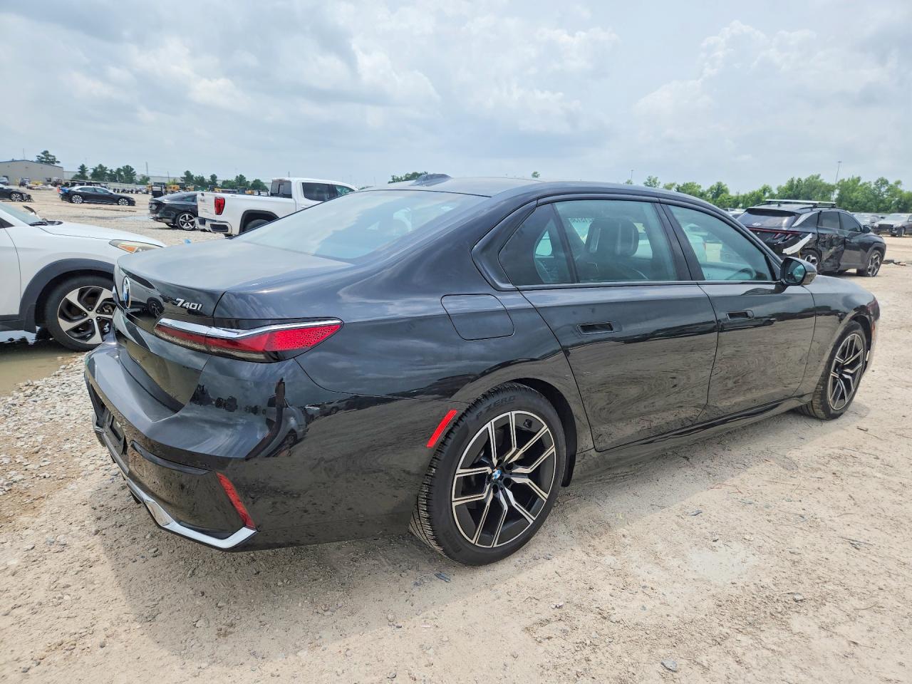 2023 BMW 740