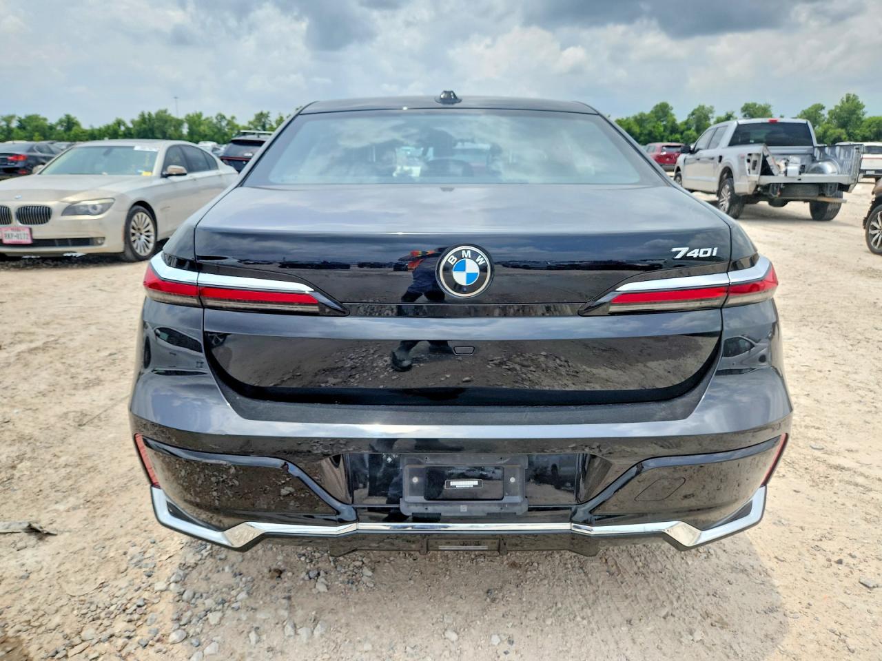 2023 BMW 740
