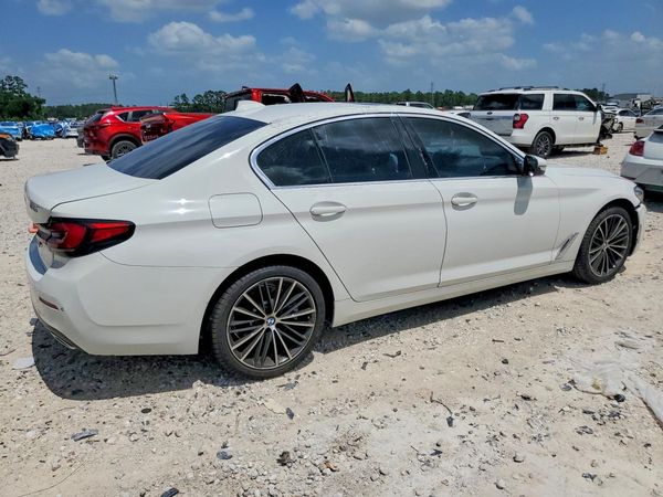 2022 BMW 530