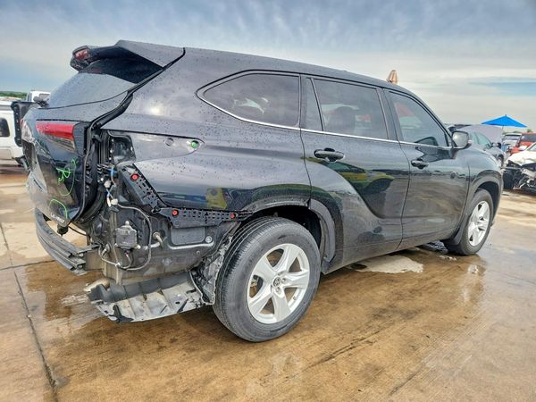 2020 TOYOTA HIGHLANDER LE