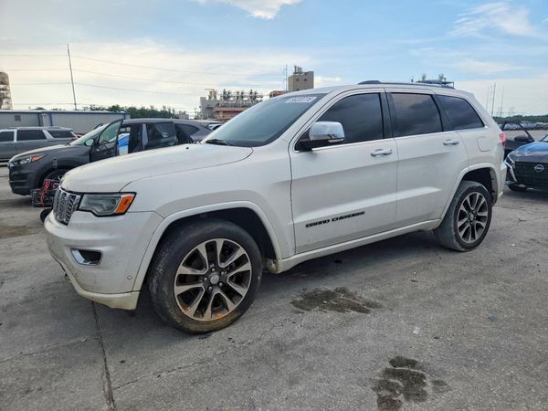 2017 JEEP CHEROKEE Overland — Front 3/4
