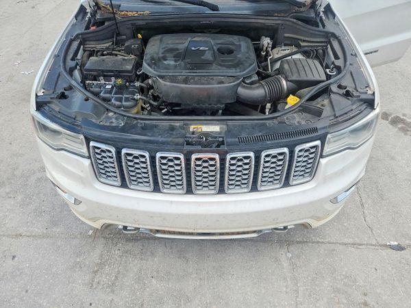 2017 JEEP CHEROKEE Overland — Engine bay