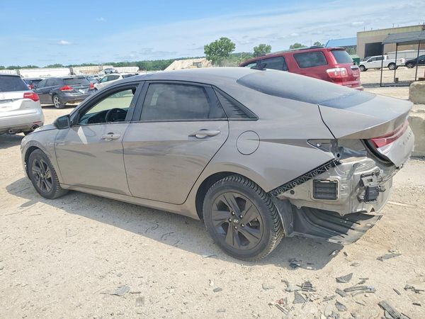2022 HYUNDAI ELANTRA SEL w/ Convenience Pkg