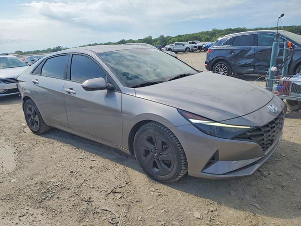 2022 HYUNDAI ELANTRA SEL w/ Convenience Pkg