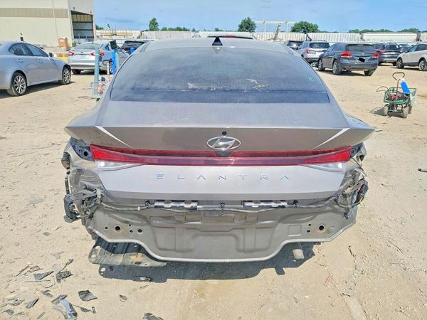 2022 HYUNDAI ELANTRA SEL w/ Convenience Pkg