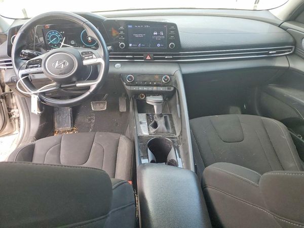 2022 HYUNDAI ELANTRA SEL w/ Convenience Pkg