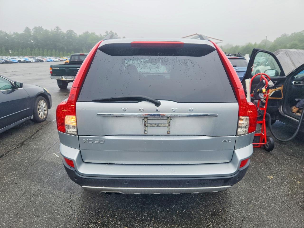 2011 VOLVO XC90