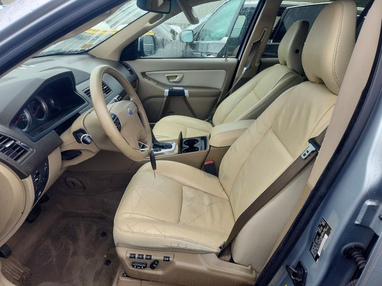 2011 VOLVO XC90