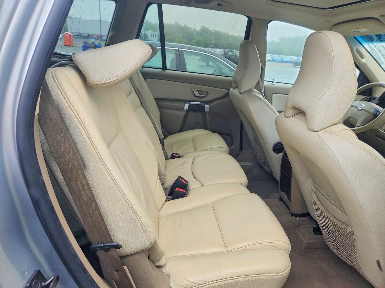 2011 VOLVO XC90