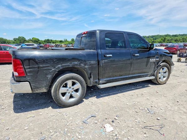 2016 RAM 1500 SLT CREW CAB 4X4
