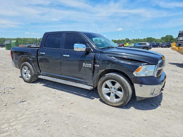 2016 RAM 1500 SLT CREW CAB 4X4