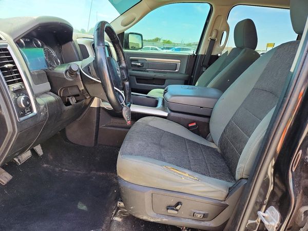 2016 RAM 1500 SLT CREW CAB 4X4