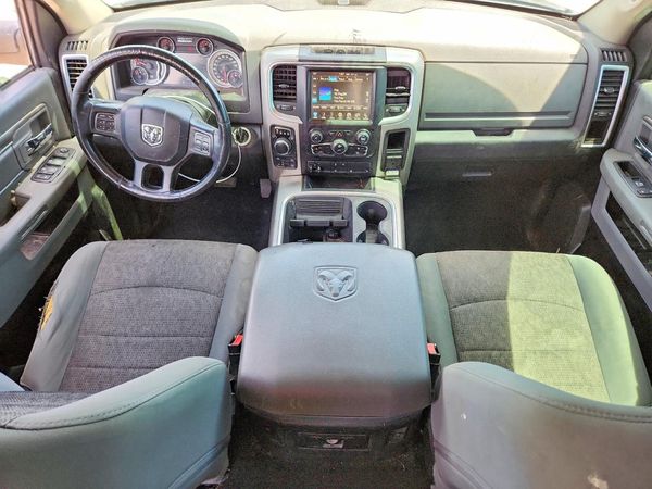 2016 RAM 1500 SLT CREW CAB 4X4