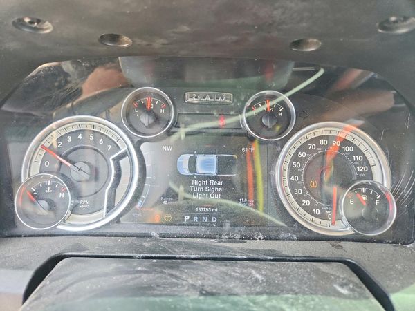 2016 RAM 1500 SLT CREW CAB 4X4