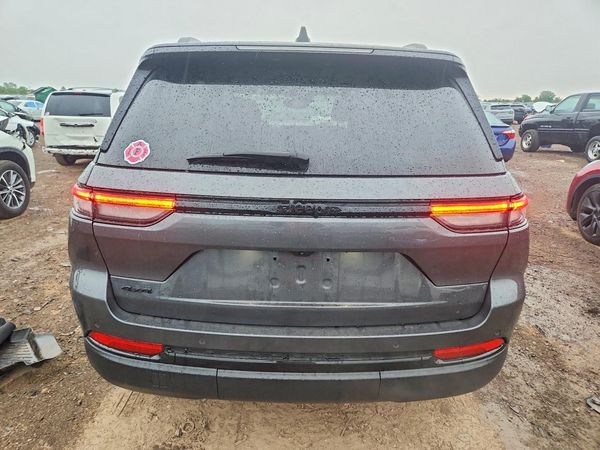2024 JEEP GRAND CHEROKEE LAREDO 4X4