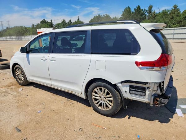 2014 TOYOTA SIENNA