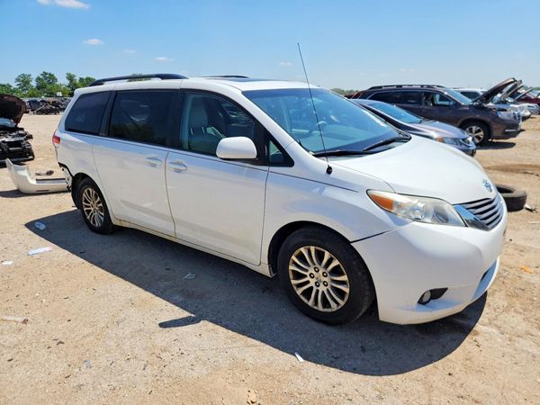 2014 TOYOTA SIENNA