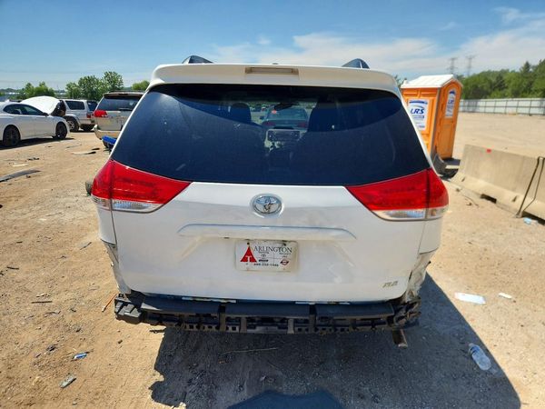 2014 TOYOTA SIENNA