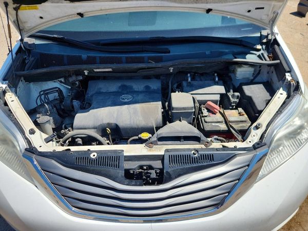 2014 TOYOTA SIENNA