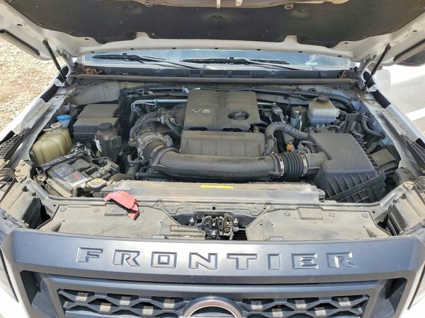 2022 NISSAN FRONTIER King Cab — Engine bay