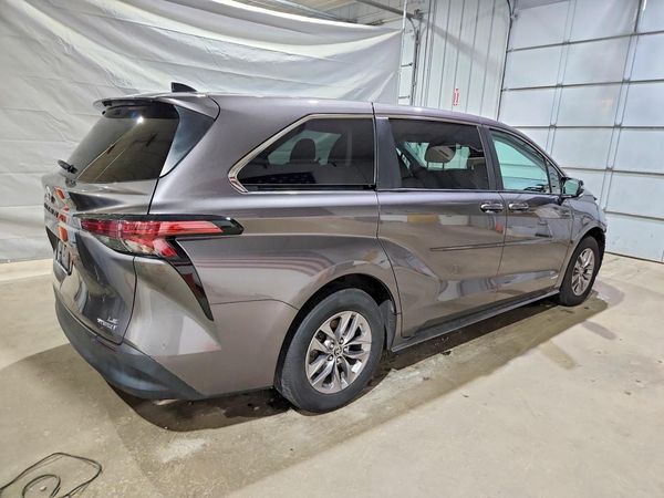 2021 TOYOTA SIENNA