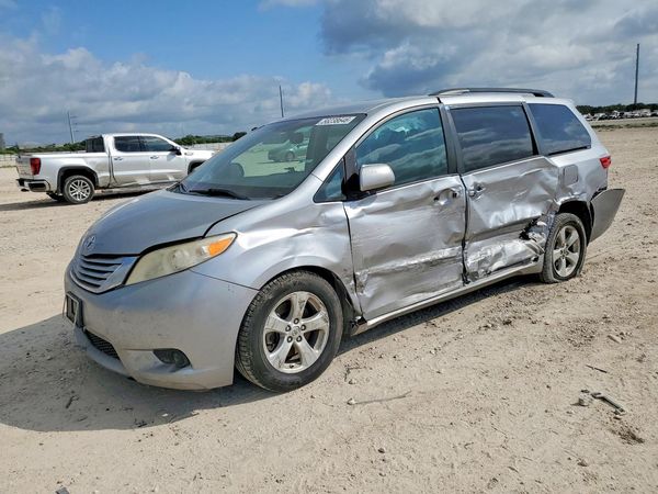 2017 TOYOTA SIENNA LE Mobility/LE