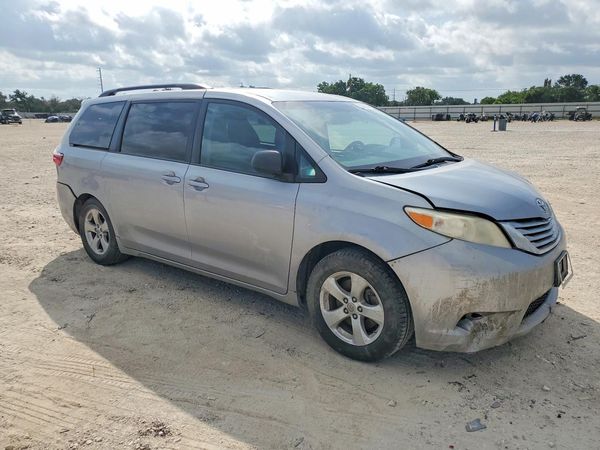 2017 TOYOTA SIENNA LE Mobility/LE
