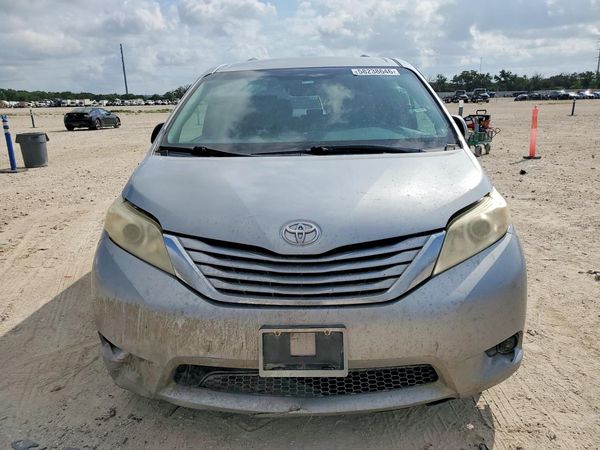2017 TOYOTA SIENNA LE Mobility/LE