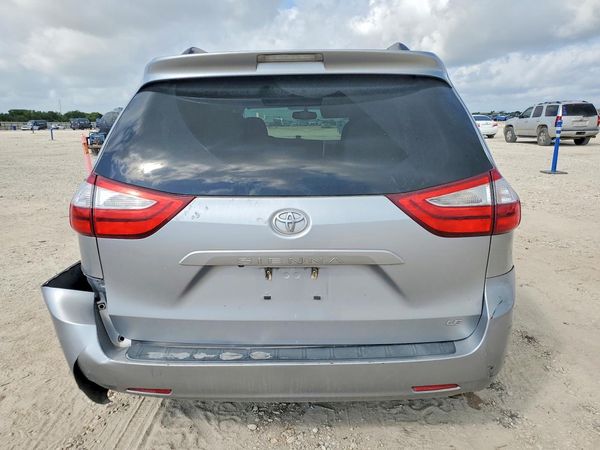 2017 TOYOTA SIENNA LE Mobility/LE