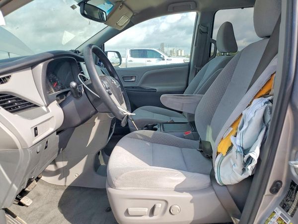 2017 TOYOTA SIENNA LE Mobility/LE