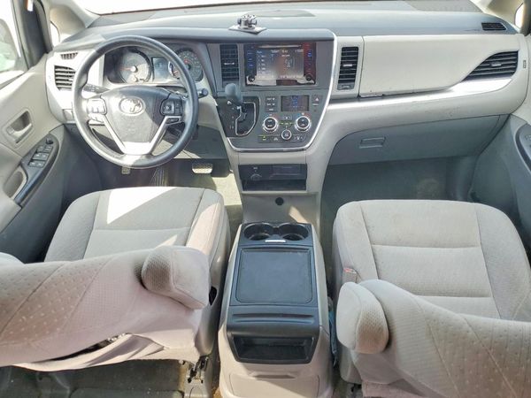 2017 TOYOTA SIENNA LE Mobility/LE