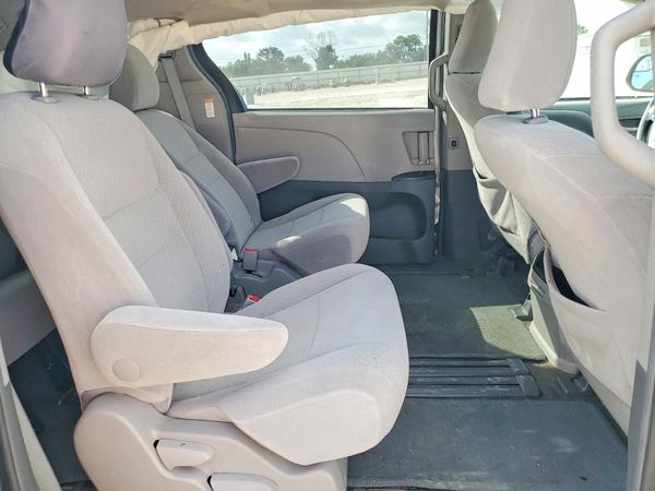 2017 TOYOTA SIENNA LE Mobility/LE