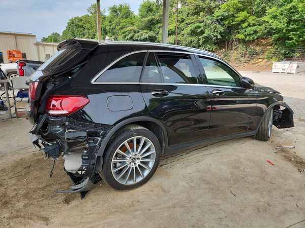 2020 MERCEDES-BENZ GLC GLC300